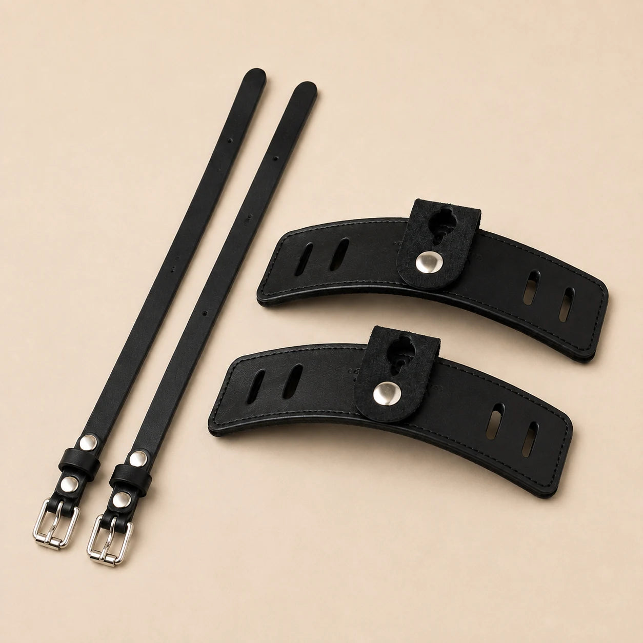 Black full-grain leather spur guard and smooth spur strap set