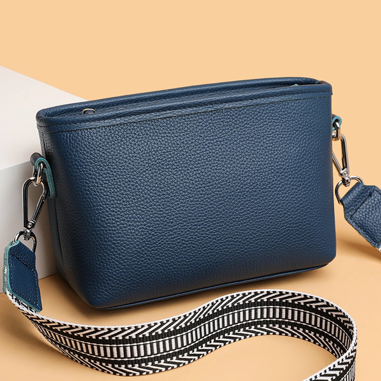 Minimal Zip Camera Crossbody Bag custom OEM reference 1961 - side or carry view