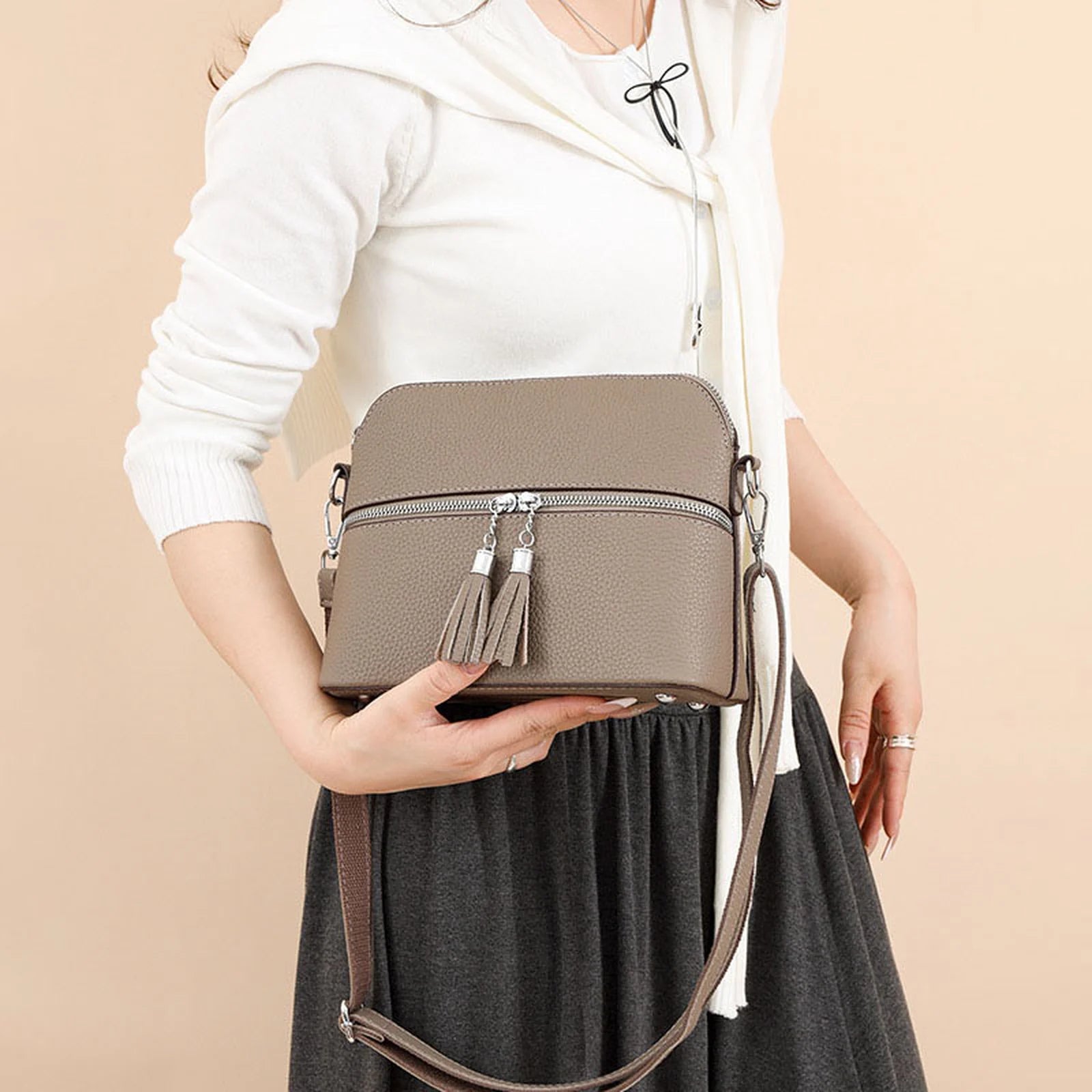 Tassel Camera Crossbody Bag custom OEM reference QM&2506 - detail view