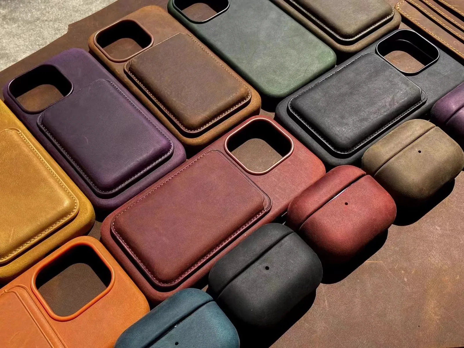 Fabricación de fundas de cuero personalizadas para compradores B2B